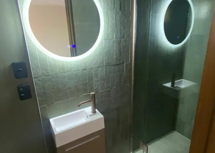 Apartment Close To Town With Private Ensuite