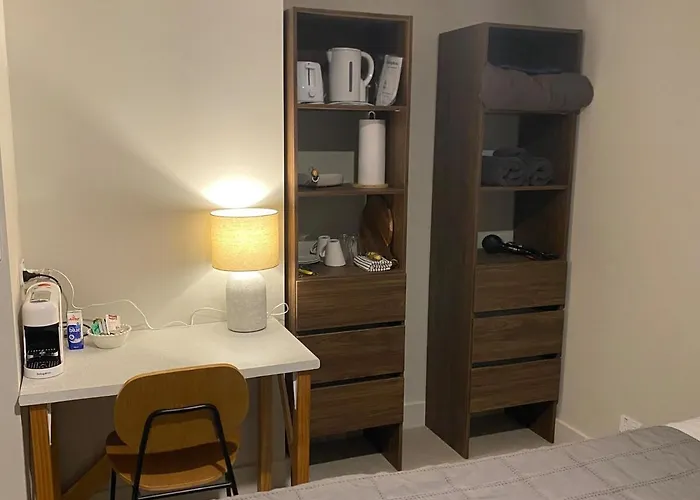 Close To Town With Private Ensuite Apartment